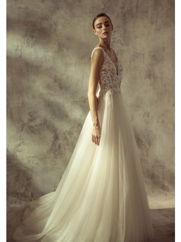 Beaded Flowers Tulle Wedding Dress
